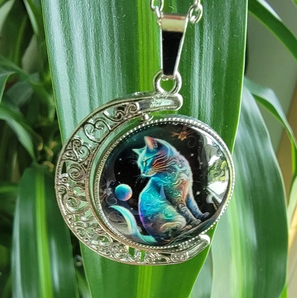Fashion Jewelry Jewelry - Cat and Cresent Moon necklace. 360 rotation. NwT*